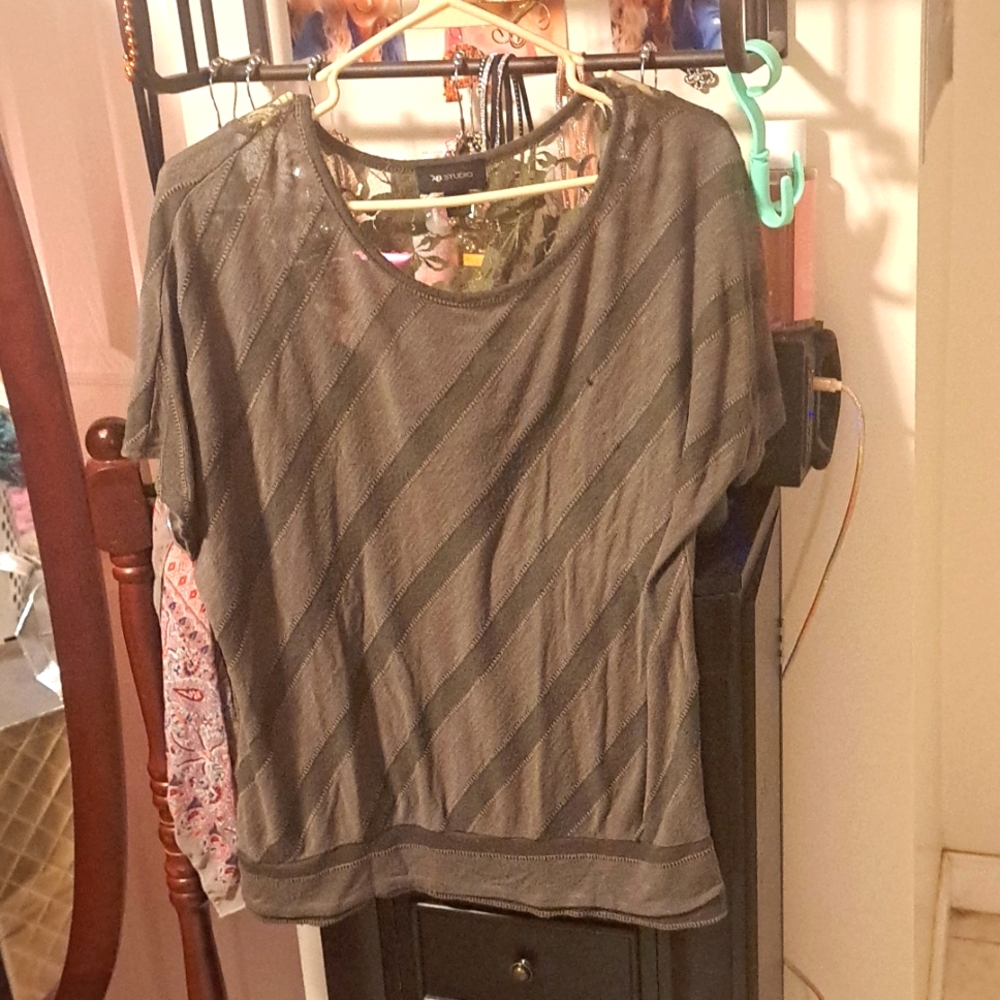 Oliver green lace top